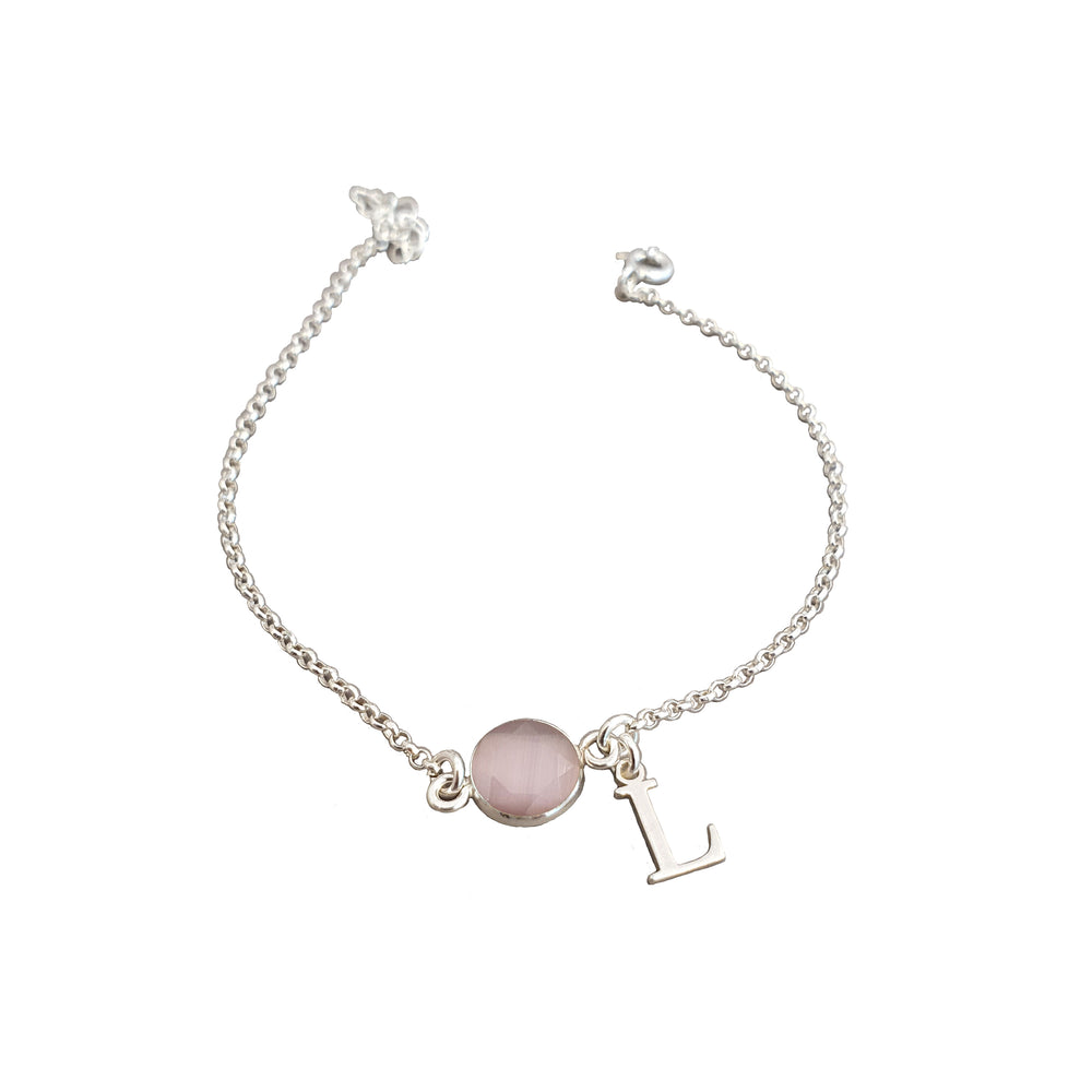 Pulsera con inicial perfilada y Cuarzo rosa